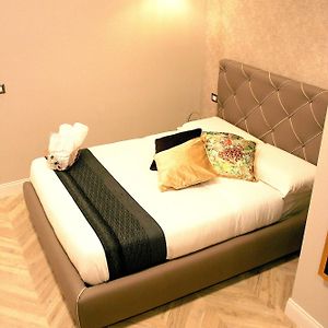 Kleine Kamer met een King Size Bed
